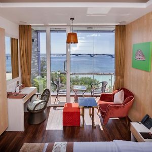 Deluxe Suite Sea View Return Airport Transfer on Food & Beverage